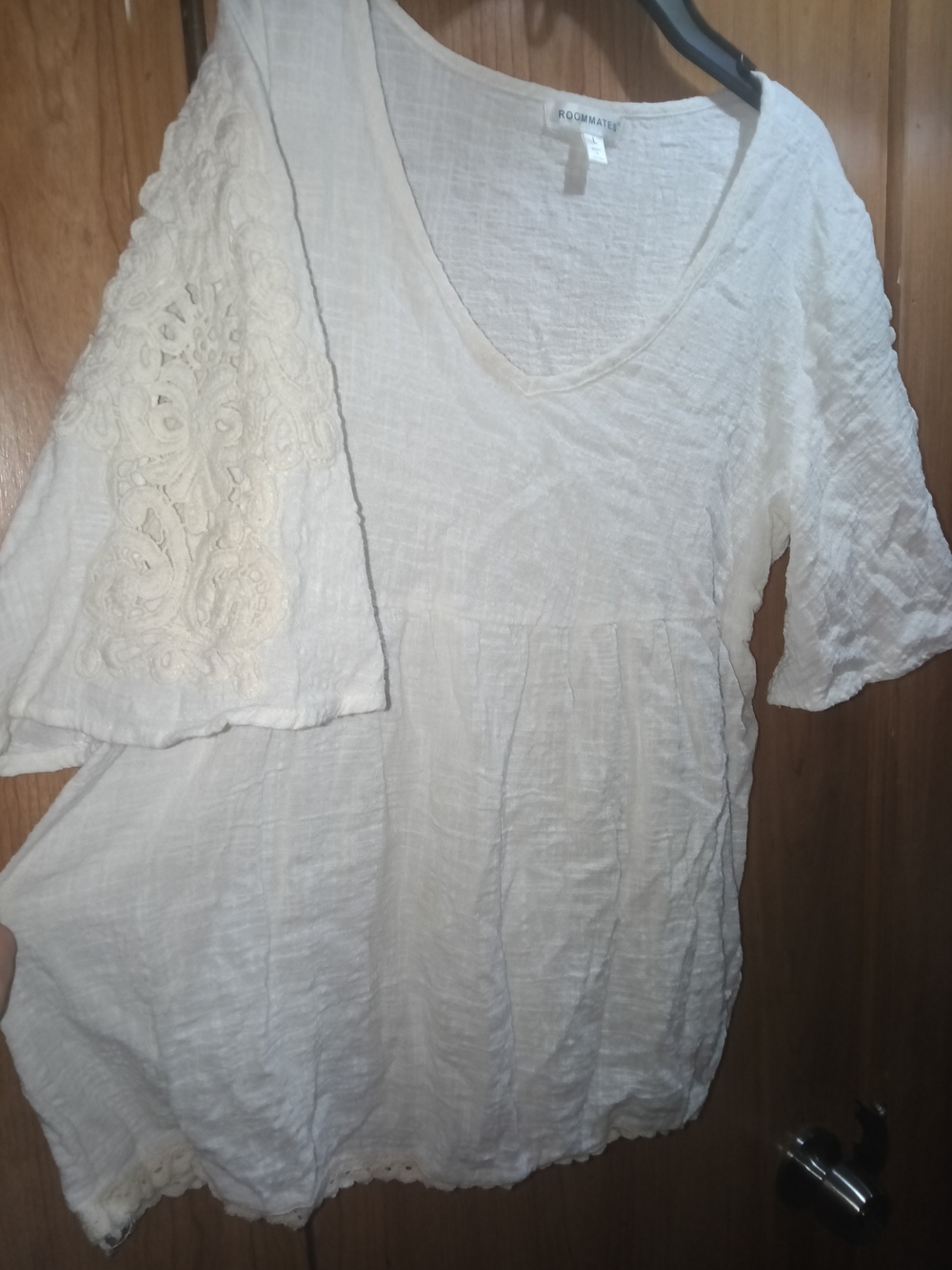 Roommates Cream V-Neck Textured Cotton Blouse with Lace Sleeve